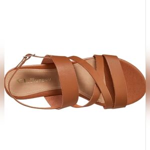 CL by Chinese Laundry Women's Flat Sandal